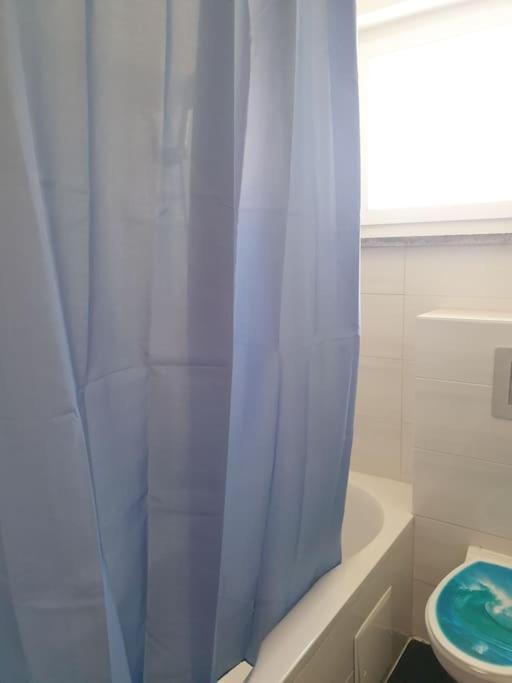 Schoene 2 Zimmer Wohnung Im Herzen Von غليسدورف المظهر الخارجي الصورة
