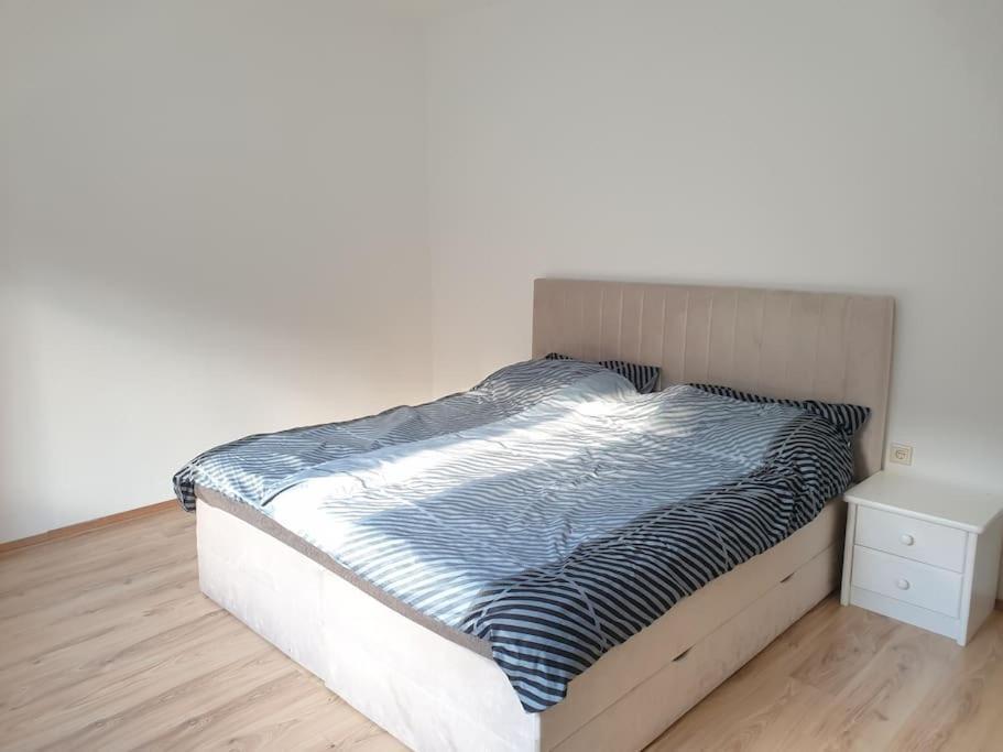 Schoene 2 Zimmer Wohnung Im Herzen Von غليسدورف المظهر الخارجي الصورة