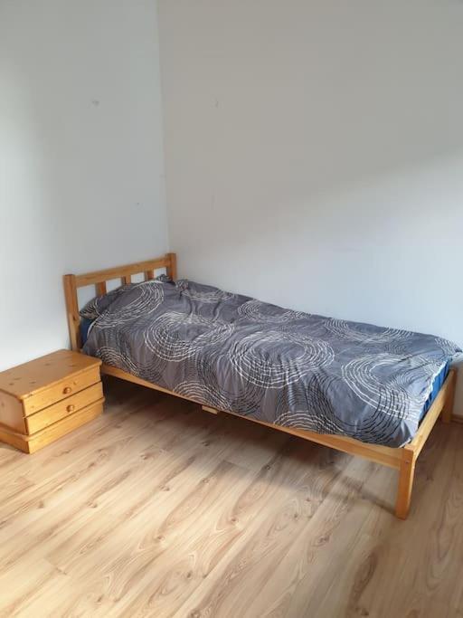 Schoene 2 Zimmer Wohnung Im Herzen Von غليسدورف المظهر الخارجي الصورة